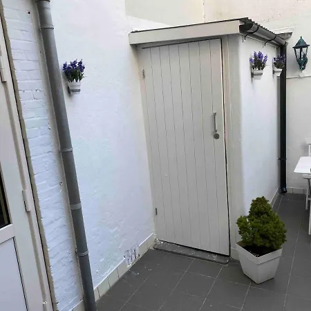 Haagshuisje- Eigen Appartement, Dichtbij Alles, Stijlvol Voorburg Exterior photo